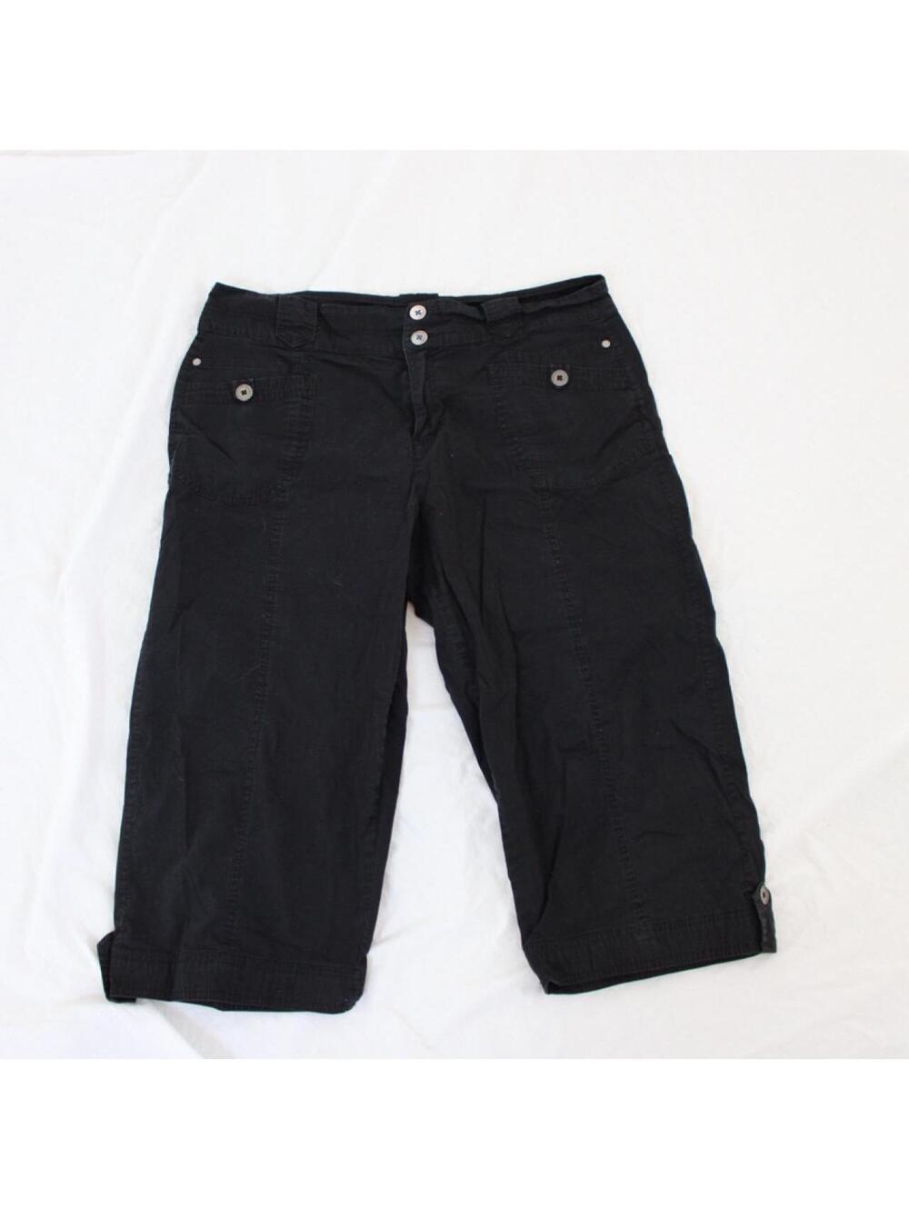 Y2K Black capri cargo pants. Size 14